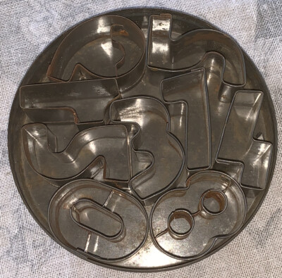Vintage Metall Gebäck Schneider Zahlen in Dose. Guter Zustand.