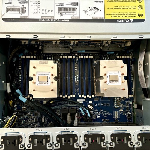 Serveur Gigabyte G481-H81 12X3,5"/2x 6152 CPU 22Core/512G RAM/8X RTX3090 24G GPU - Photo 4/6