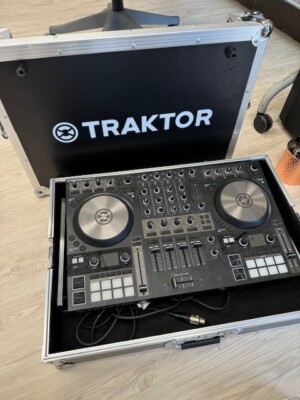 traktor kontrol s4