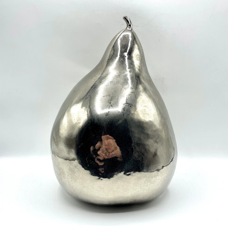 Escultura decorativa grande de pera de plata de Maxim Douglas Foto 2 de 4