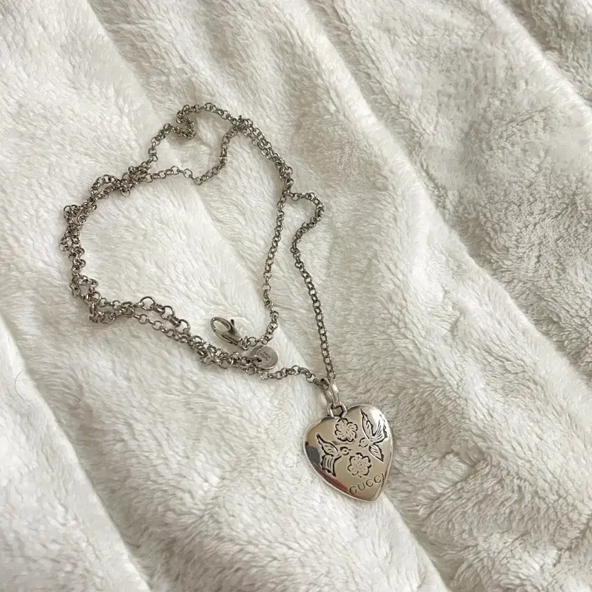 Gucci Blind for Love Heart Necklace - Authentic thumbnail 7