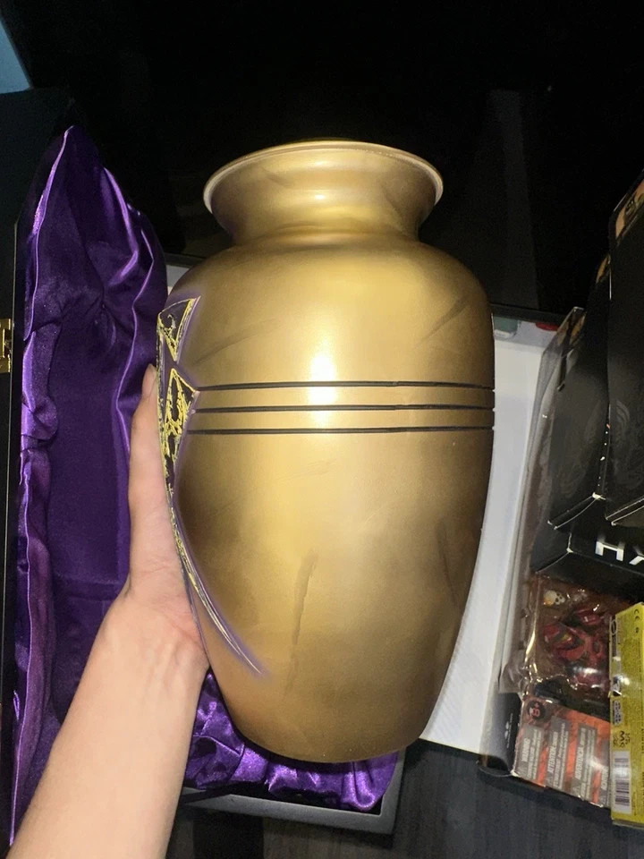WWE Undertaker Urn Replica w/ Coffin Case 2024 – Hall of Fame