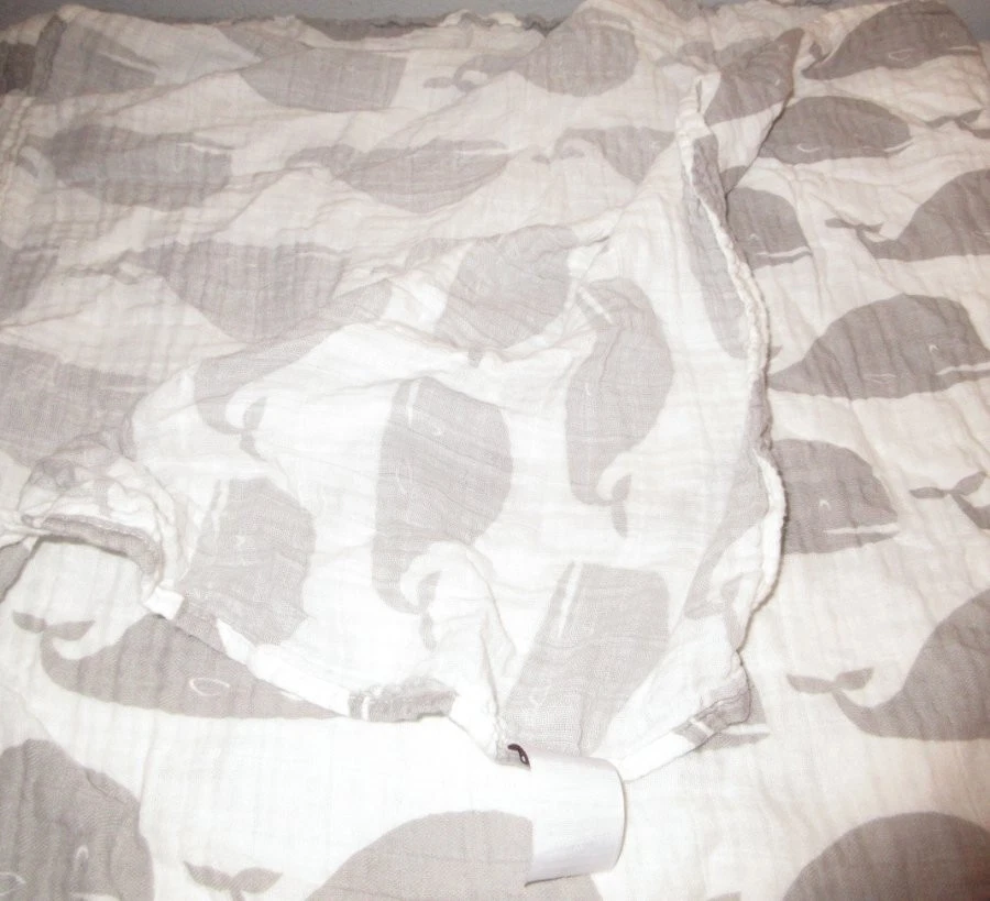 Milkbarn婴儿毯灰色白色鲸鱼薄纱襁褓Lovey 47x47有机棉 — 第 4/4 张图片