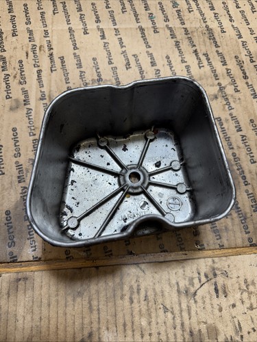 Cummins valve cover 3928404