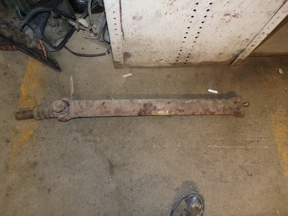 Chevy Silverado 1500 02-06 1999-2007 Avalanche 1500 montaje de eje de transmisión delantero Foto 4 de 4