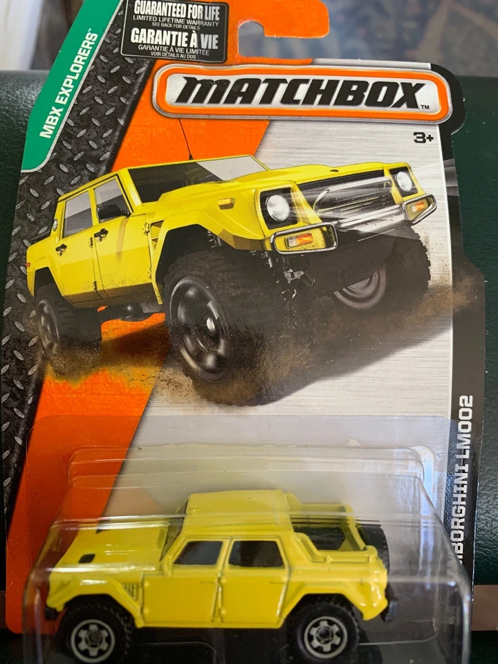 Camioneta pickup Matchbox #83 Lamborghini LM002 SUV amarilla MBX Explorers Foto 2 de 3