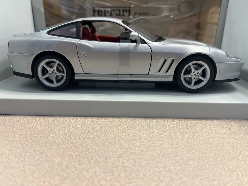 UT Models Bundle lot: 1:18 Ferrari Maranello RED + SILVER - Image 4 of 4