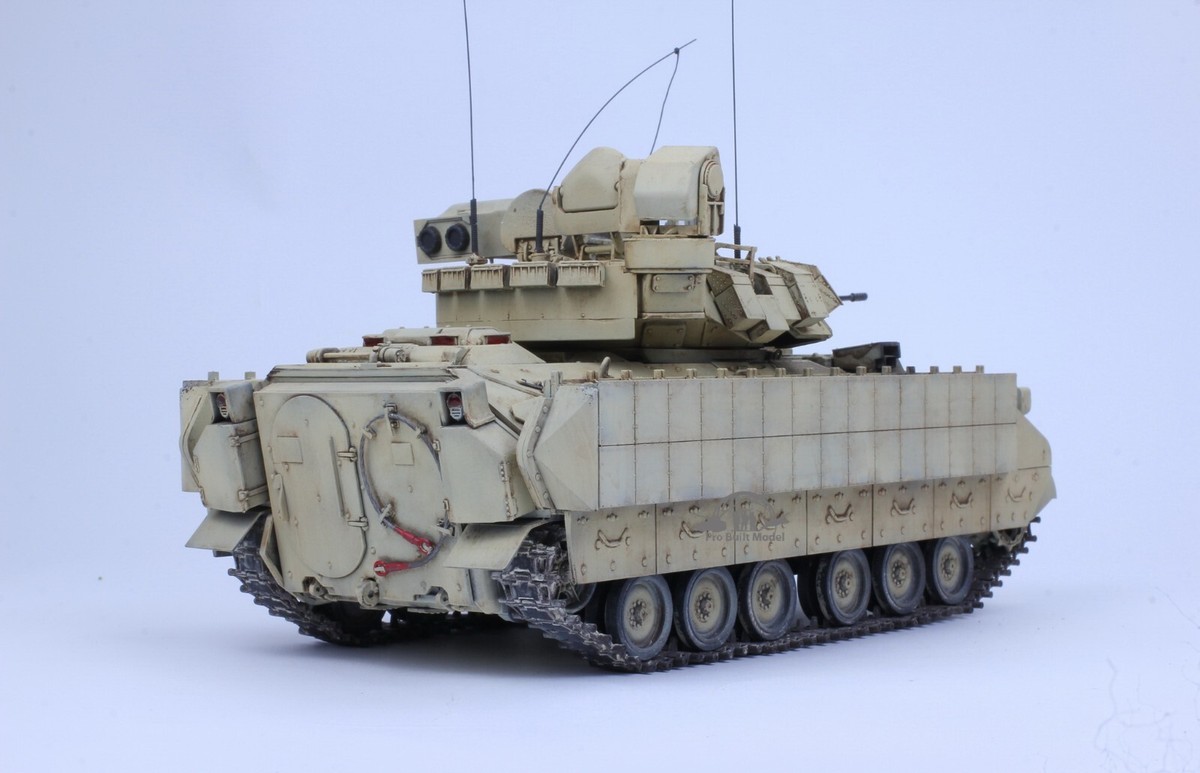 PreOrder) US M3A3 Bradley CFV Modern War 1:35 Pro Built