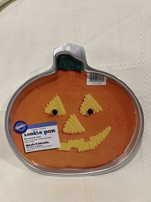 Wilton Pumpkin Aluminum Cookie Pan   1998 - #2105-6207 ~ New !