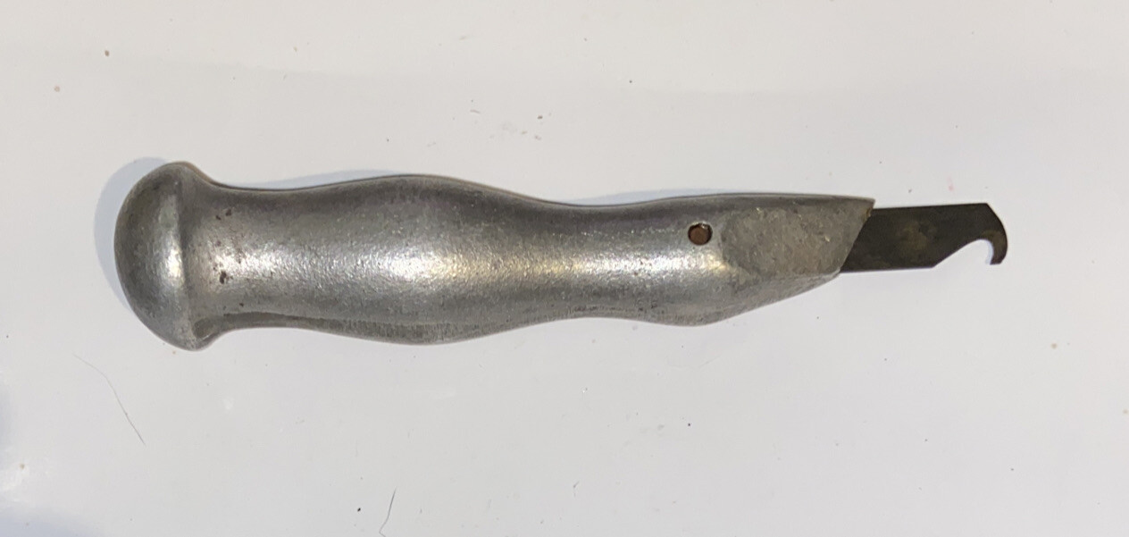 Vintage Armstrong’s Notched Blade Linoleum & Roofing Knife w 4 Blades