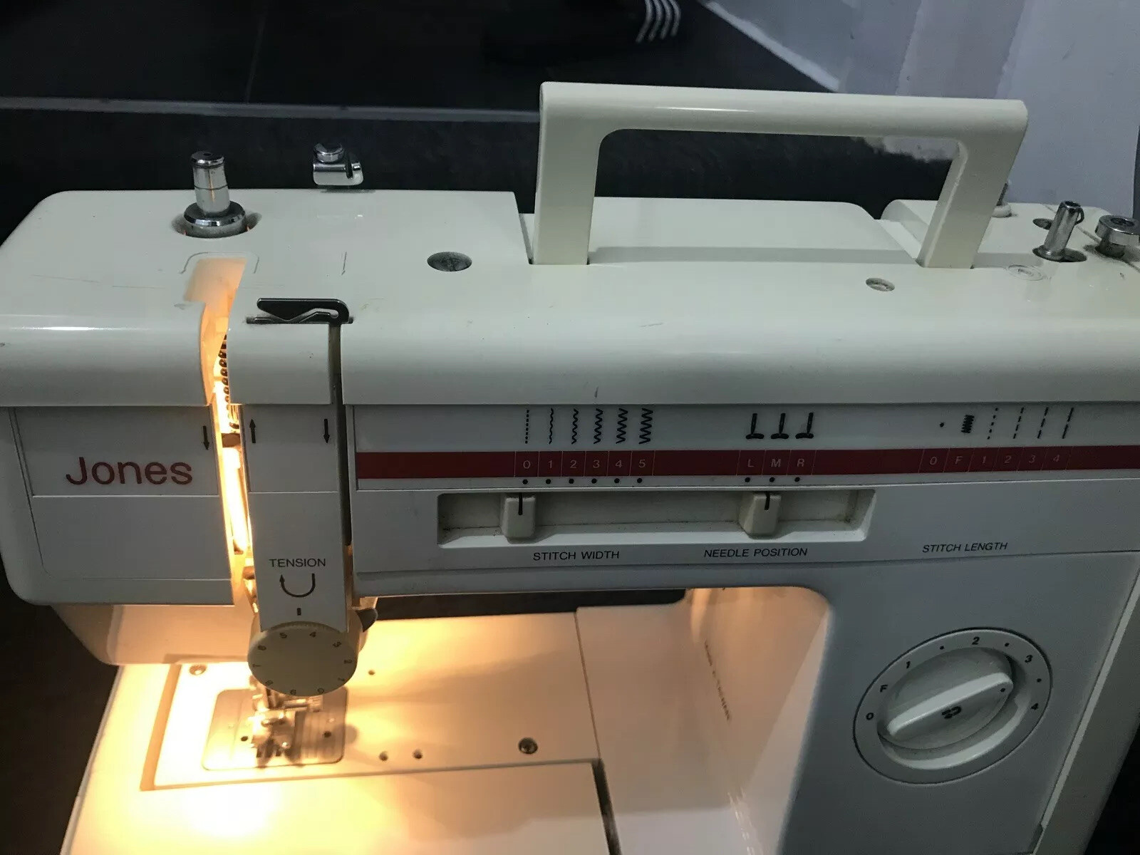 Jones Sewing Machine 240V 60W VX810 For Spares Only eBay