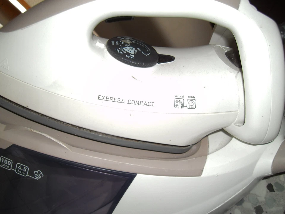 Tefal GV7085 PRO EXPRESS Compact Dampfbügelstation Bügeleisen - Bild 2 von 4