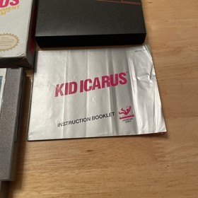 Nintendo Kid Icarus NES Silver box Complete with instructions. 