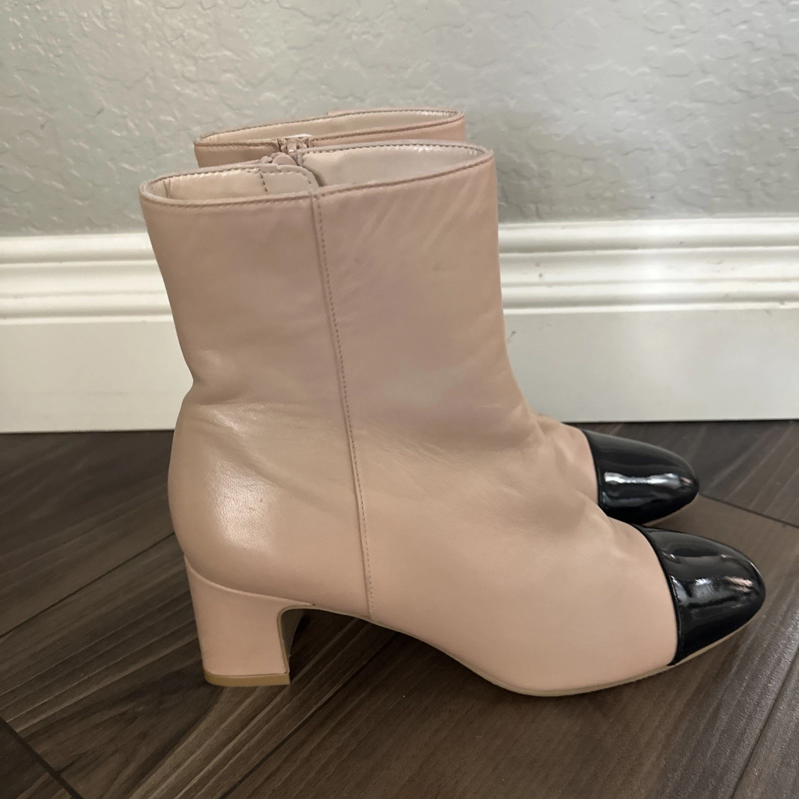 Stuart Weitzman Milla 60 beige Leather cap toe Bootie Size 8.5
