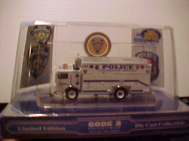 CODE 3 N.Y.P.D. NEW YORK POLICE DEPARTMENT MACK/SAULSBURY HEAVY