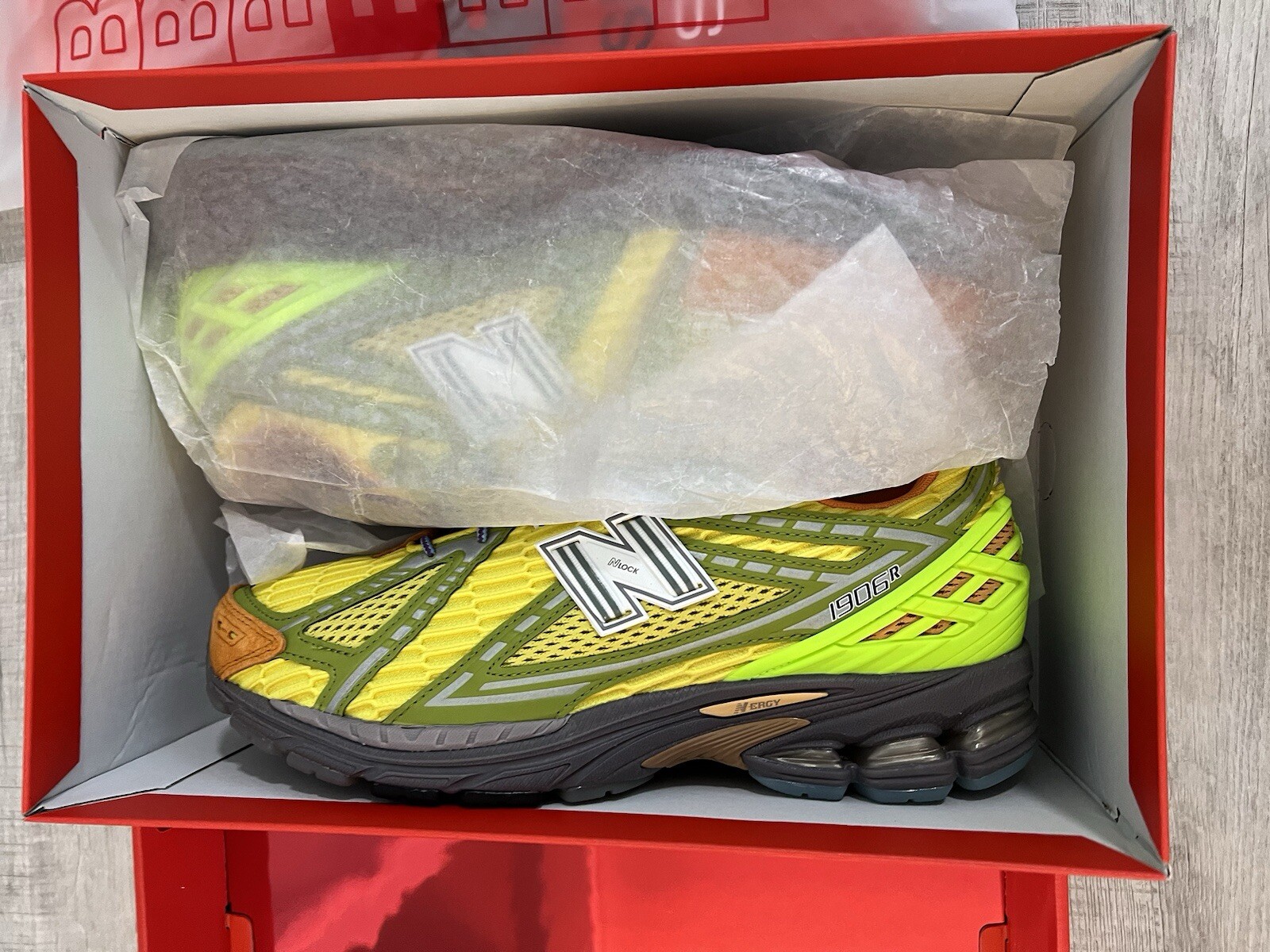 Action Bronson x New Balance 1906R Scorpius Men’s Size 10 W/ Crewneck Large image 4