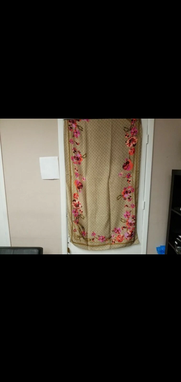 Grande écharpe/emballage en soie Gucci neuve