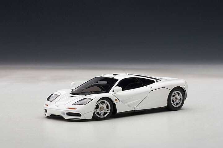 1/43 Mclaren F1 White With Openings Diecast Model Car By AUTOart