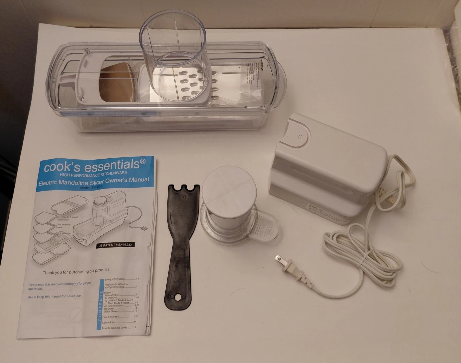 New Cooks Essentials Electric Mandolin/Grater/Slicer 6 Attachments Model IZVS001