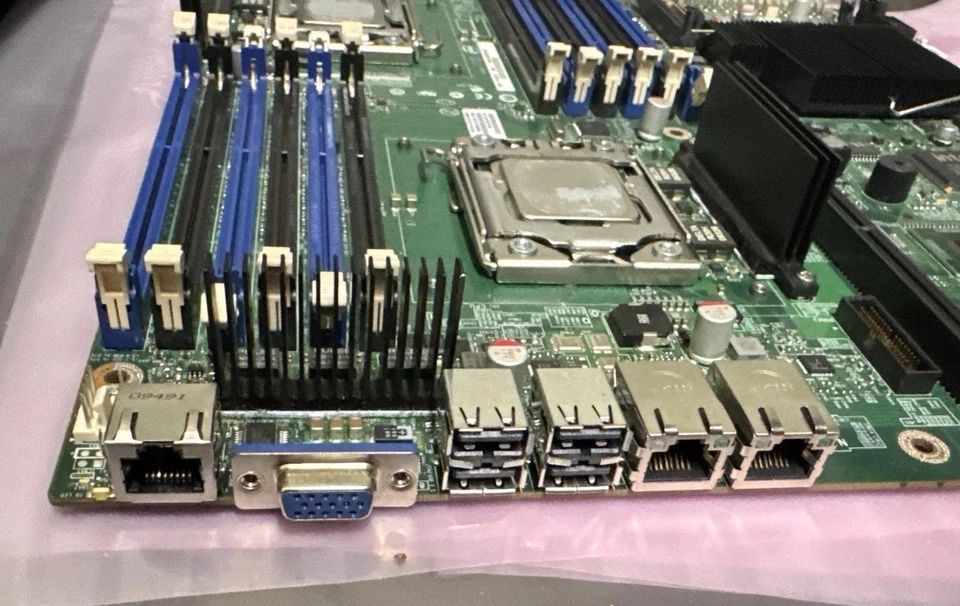 Intel S5520UR LGA1366 Server Motherboard w/ 2x SLBV4 Xeon E5620 CPU's | Working - Image 2 of 4