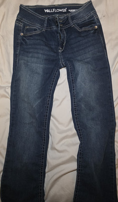 WallFlower Women's Blue Denim Curvy Fit Bootcut Jeans Stretch Embroidered 5-Poc 