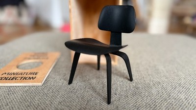 Vitra Design Museum Miniature DCW Eames 1945 Plywood Chair Black 1:6 With Box