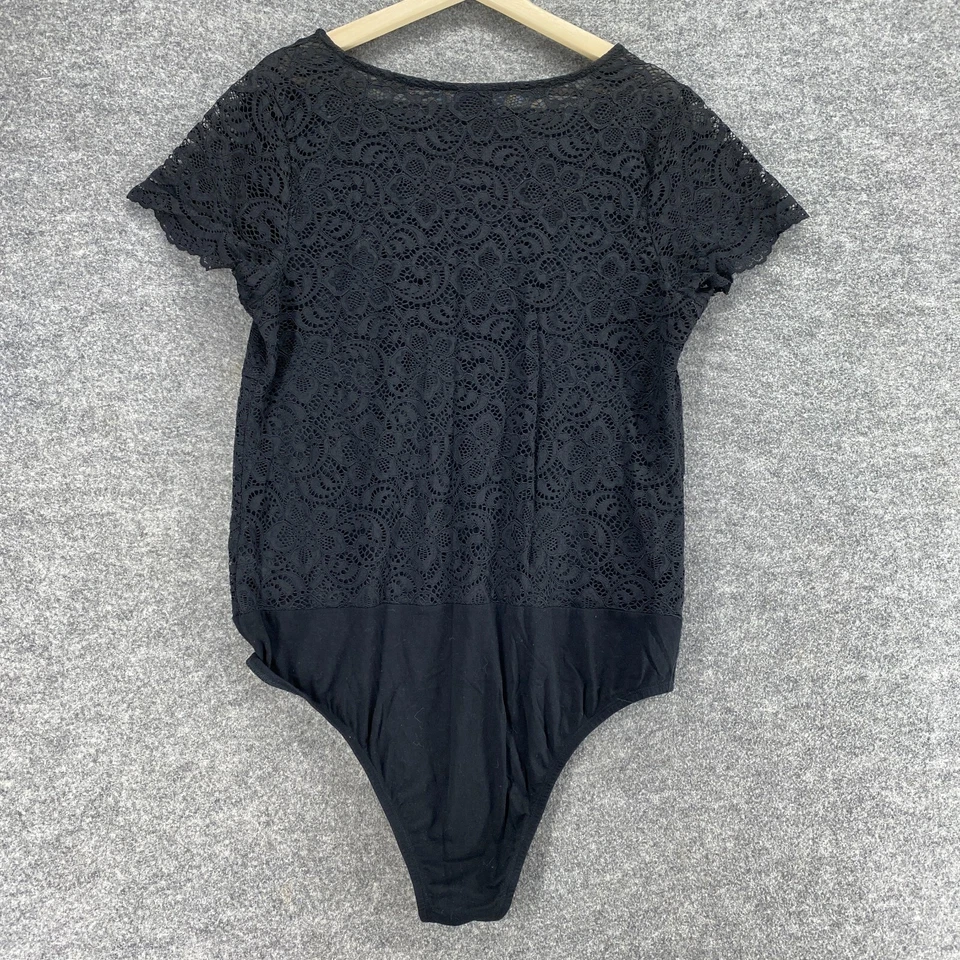 Body Torrid Mujer 1 Negro Floral Crochet Forrado Cuello en V Manga Corta Nylon Foto 2 de 4