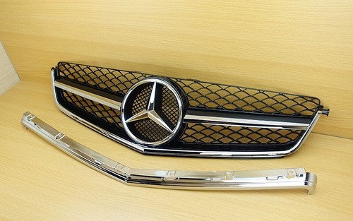 (Only Pre-Facelift) Gloss Black Front Grille Fit BENZ W204 C-Class 2008-2011 - Picture 3 of 7