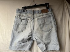 VINTAGE LEE CUT OFF SHORTS -SIZE 33 WAIST