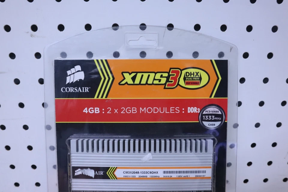 New NOS 4GB 2x2GB PC3-10666 CORSAIR CM3X2048-1333C9DHX DDR3 RAM Kit Modules CAS9 - Image 3 of 4