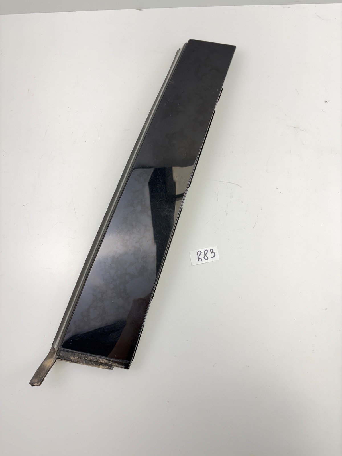 09-17 VW Tiguan Left Rear Door B-Pillar Window Trim Molding OEM 5N0839901A Gloss
