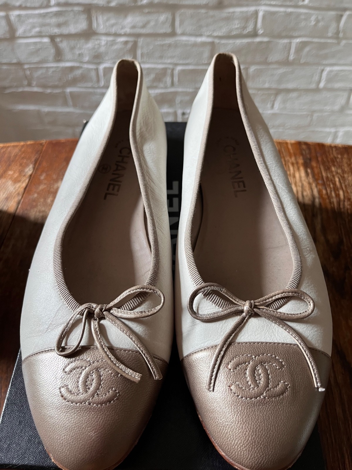 CHANEL ballet flats, white ( ivory) and bronze toe, size 41, excellent condition