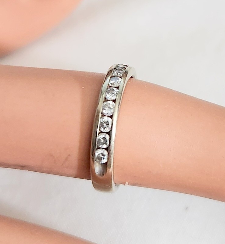 14KT WG ARYA 10 DIAMOND BAND SIZE 4.5, WT 2.4 GRAMS