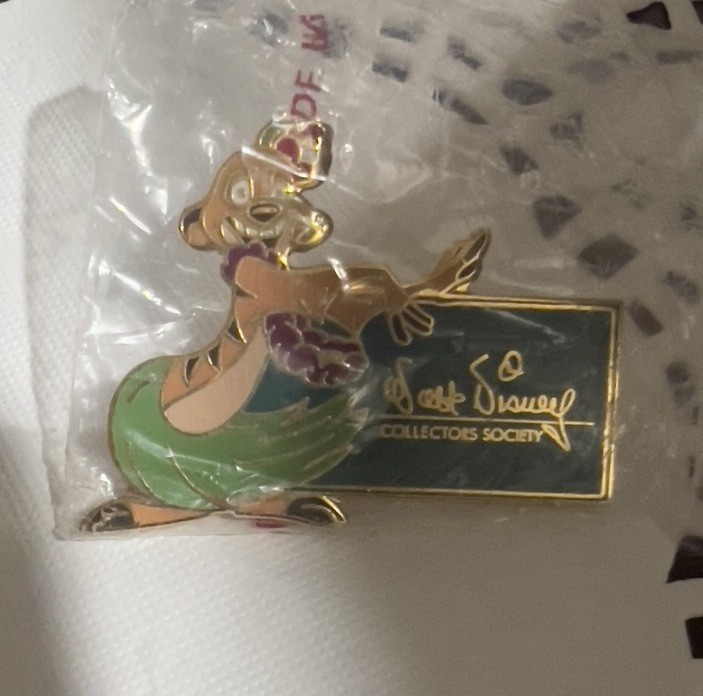 Walt Disney Collectors Society ” Timon Hula” Pin~ Lion King ~Excellent~WWCS~1998