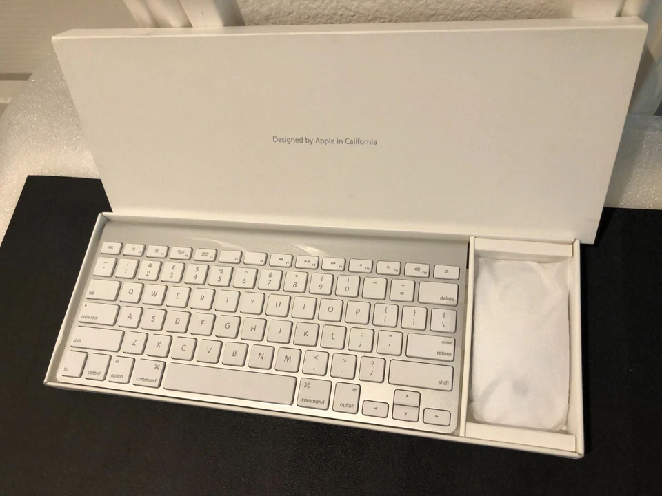 Apple A1314 (nuevo) Teclado (usado) A1296 Magic Mouse Set Inalámbrico Bluetooth Foto 3 de 4