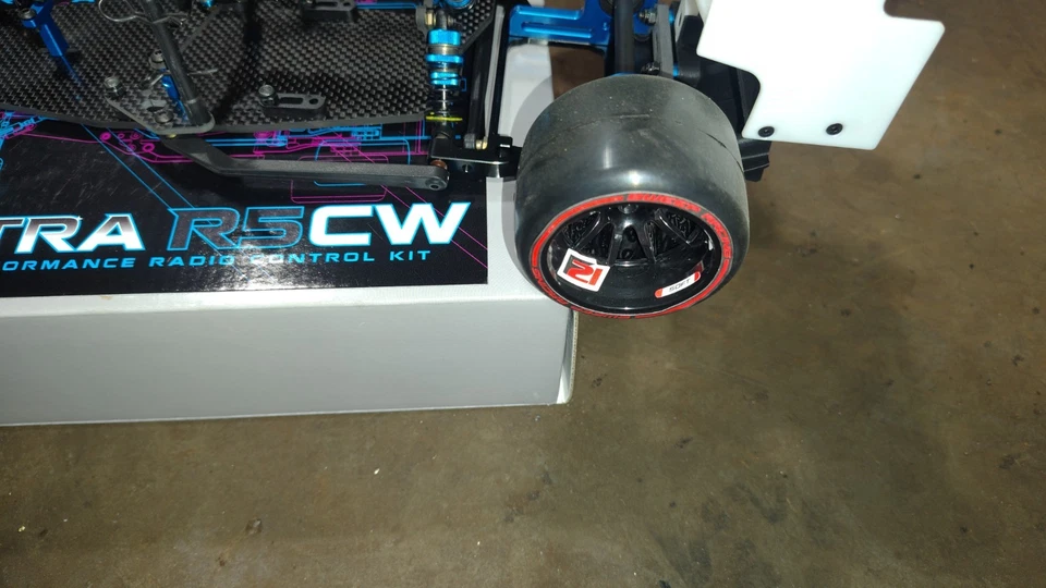 Exotek R5 Ultra CW con todas las piezas opcionales ruedas y carrocería Foto 3 de 4