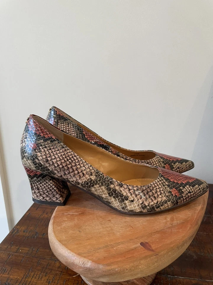 Zapatos de salón J. Renee Malika con estampado de serpiente, para mujer talla 6,5 M marrón rojo punta puntiaguda nuevos Foto 3 de 4