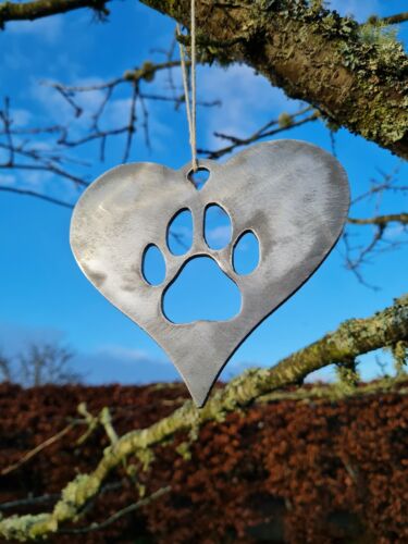 Metal Paw Print Heart Silhouette Home Garden Ornament Decoration Dog Memorial - Picture 1 of 4