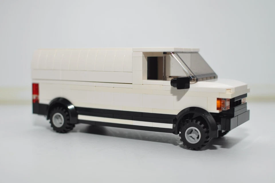 Modelo de furgoneta de trabajo de servicio blanca personalizada construida y compatible con ladrillos LEGO® Foto 3 de 4