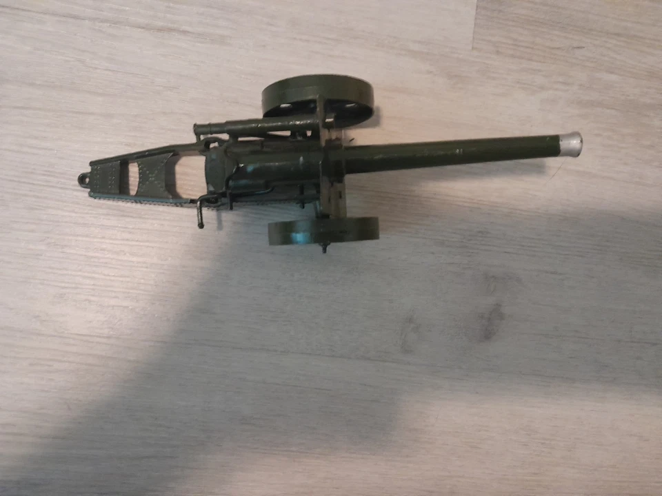 Cañón de juguete fundido a presión de colección Britains LTD. con resorte Foto 2 de 4