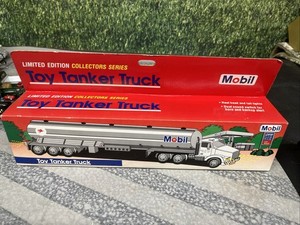 1993 Mobil Limited Edition Collectors Series Toy Tanker Truck Lights & Sound