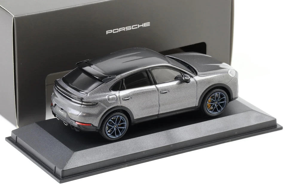 1:43 Solido Porsche Cayenne Turbo GT Coupé (E3 II) Grigio Quarzo WAP DEALER - Immagine 2 di 3