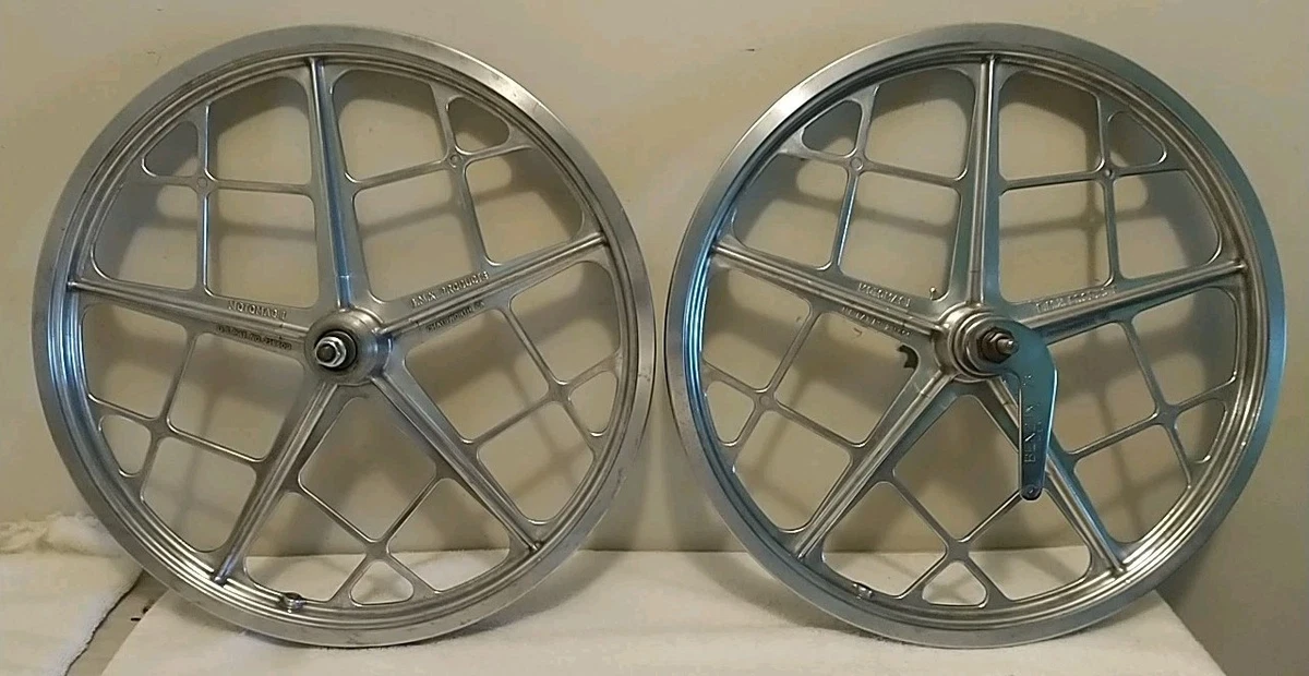 Mongoose BMX Bike-Old School Silver Vintage Bicycle Parts for sale