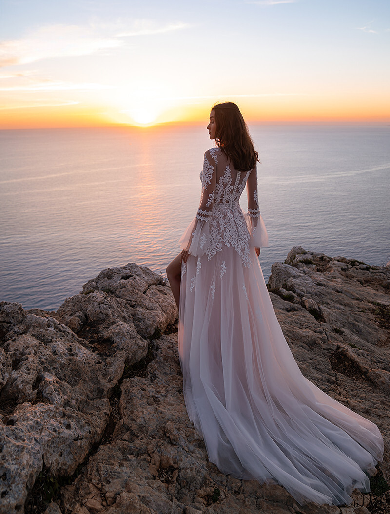 Sexy Boho Wedding Dress V Neck Lace Applique Backless Side Split