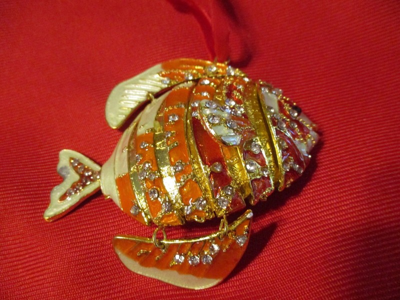 ORANGE TROPICAL FISH ORNAMENT ARTICULATED BRIGHT COLORS 3-3/4" x 3 3/4" x 1 1/2"