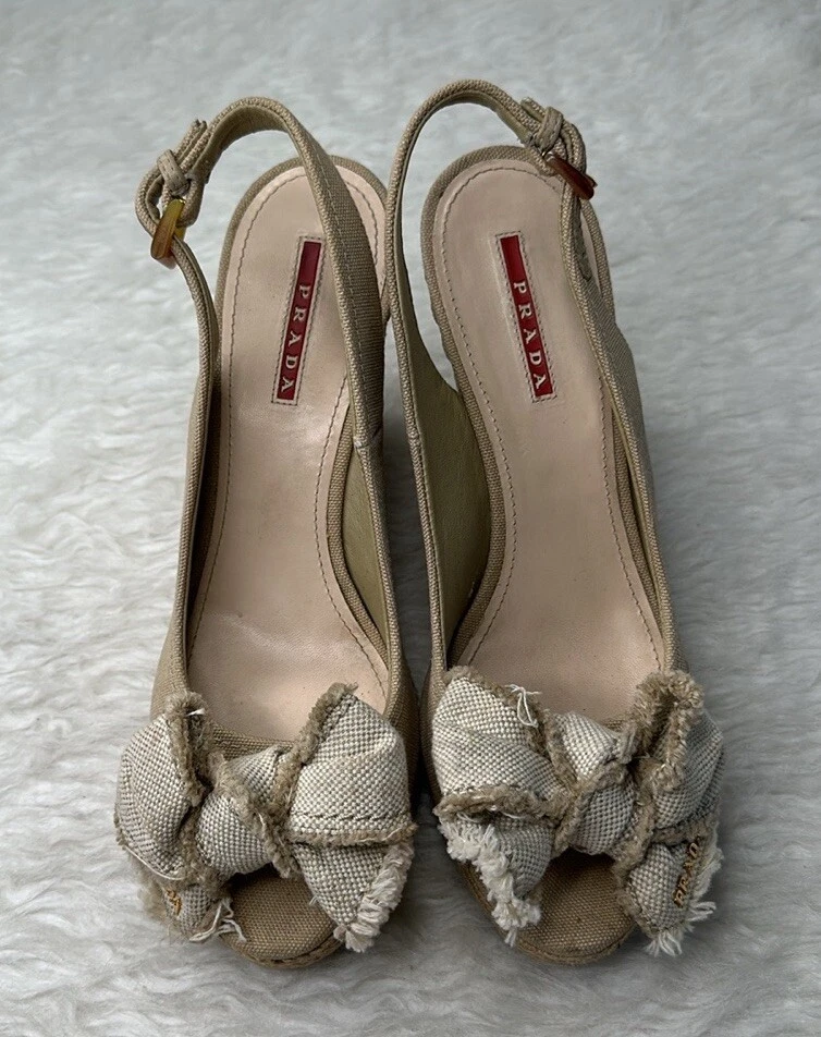 Sandalias de cuña alpargata con detalle de lazo beige PRADA, talla 38 Foto 4 de 4
