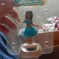 Solar Hawaiian Hula Dancer Girl Dashboard Dancer Figurine Provenance Unknown