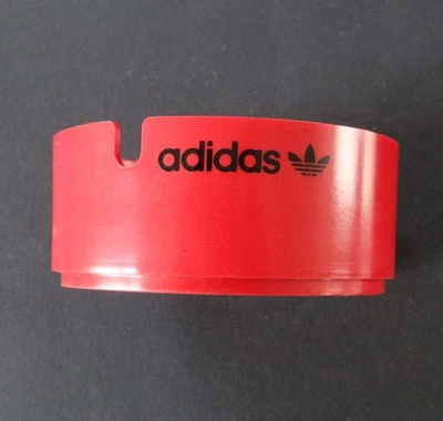 ADIDAS 1 cendrier modèle ROUGE vintage sport football 1970 D=9cm - Photo 1/4
