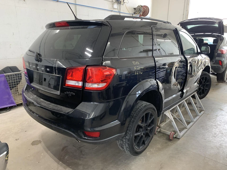 二手左尾灯总成适合:2013 道奇 Journey 带 LED 灯四分之一面板 — 第 4/4 张图片