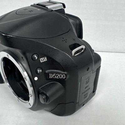 【中古】「非常に良い」Nikon D5200 24.1 MP CMOS Digital SLR Camera Body Only (Black) Nikon D D5200 24.1MP Digital SLR Camera - Black (Body Only) for